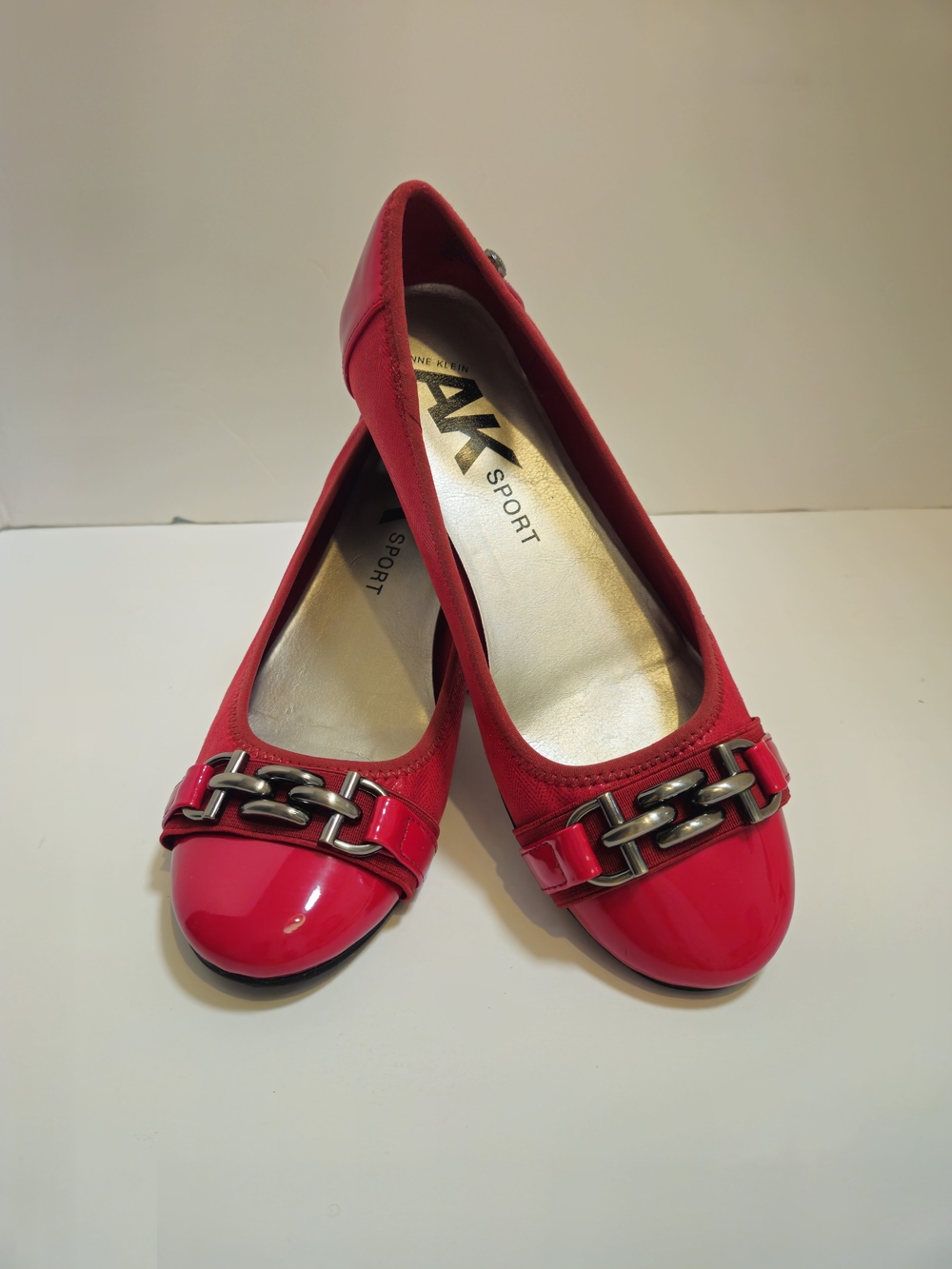 AK Anne Klein Sport Womens Ballet Flats Red Chain Detail Round Toe Slip On 8.5M
